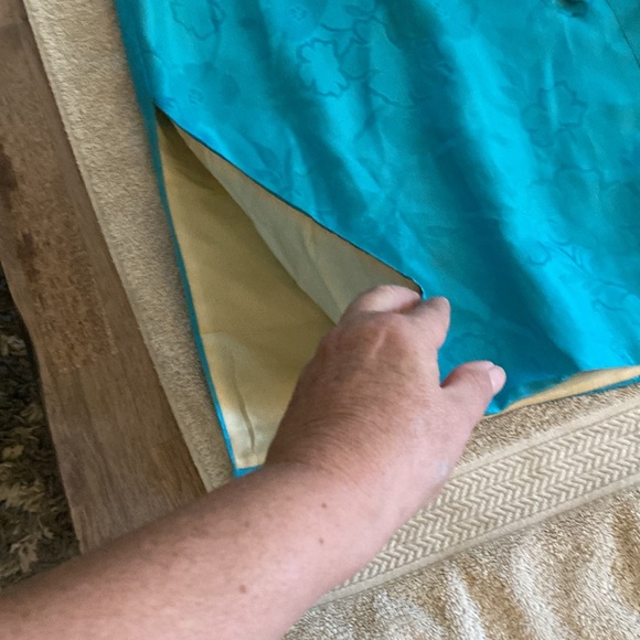 Saks Fifth Ave 100% silk 70’s vintage stunning button down dress or coverup. - Picture 12 of 16